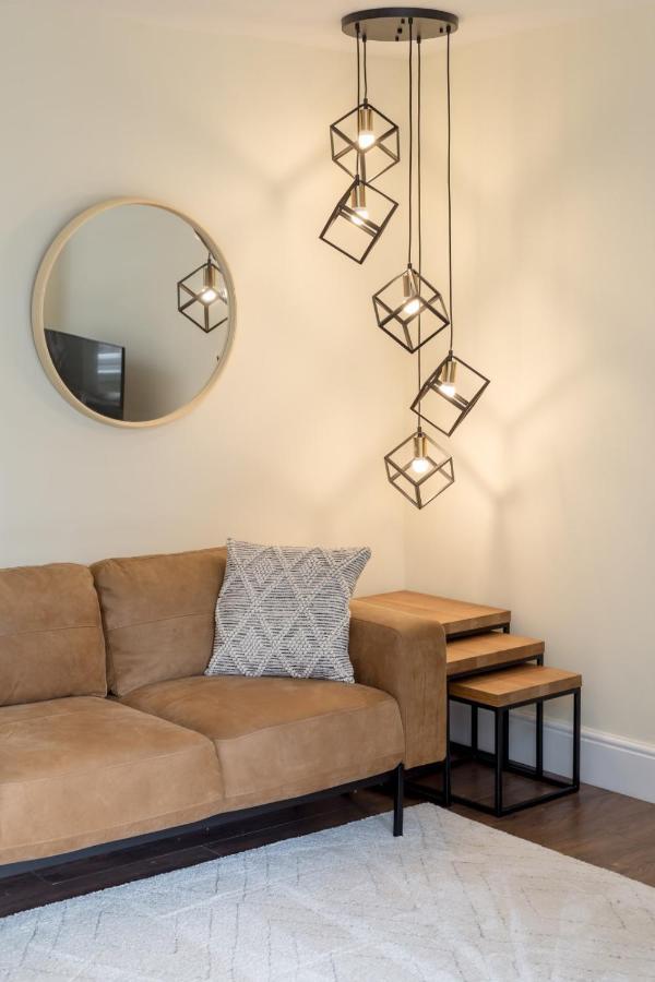 Guestready - Elegant 2Br Period Flat In Oldtown Apartment เอดินบะระ ภายนอก รูปภาพ