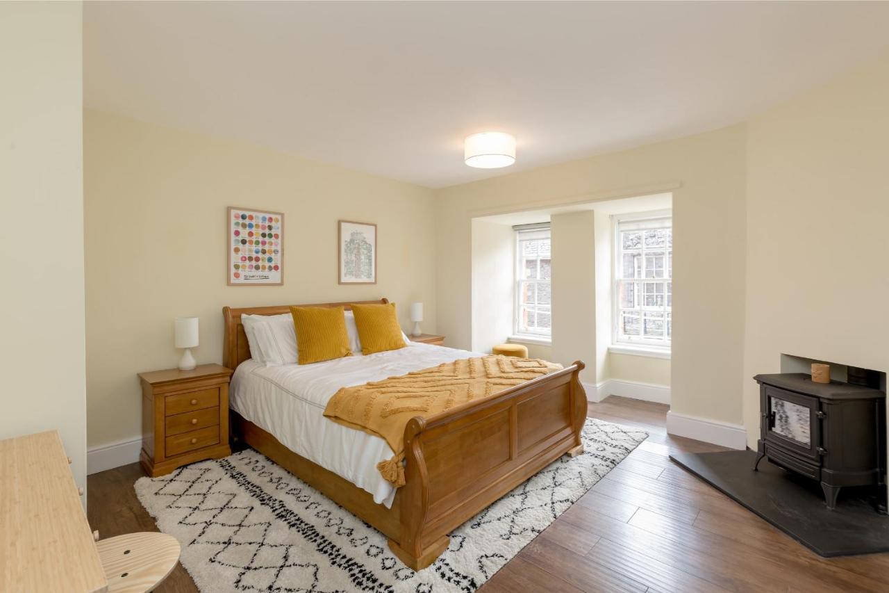 Guestready - Elegant 2Br Period Flat In Oldtown Apartment เอดินบะระ ภายนอก รูปภาพ