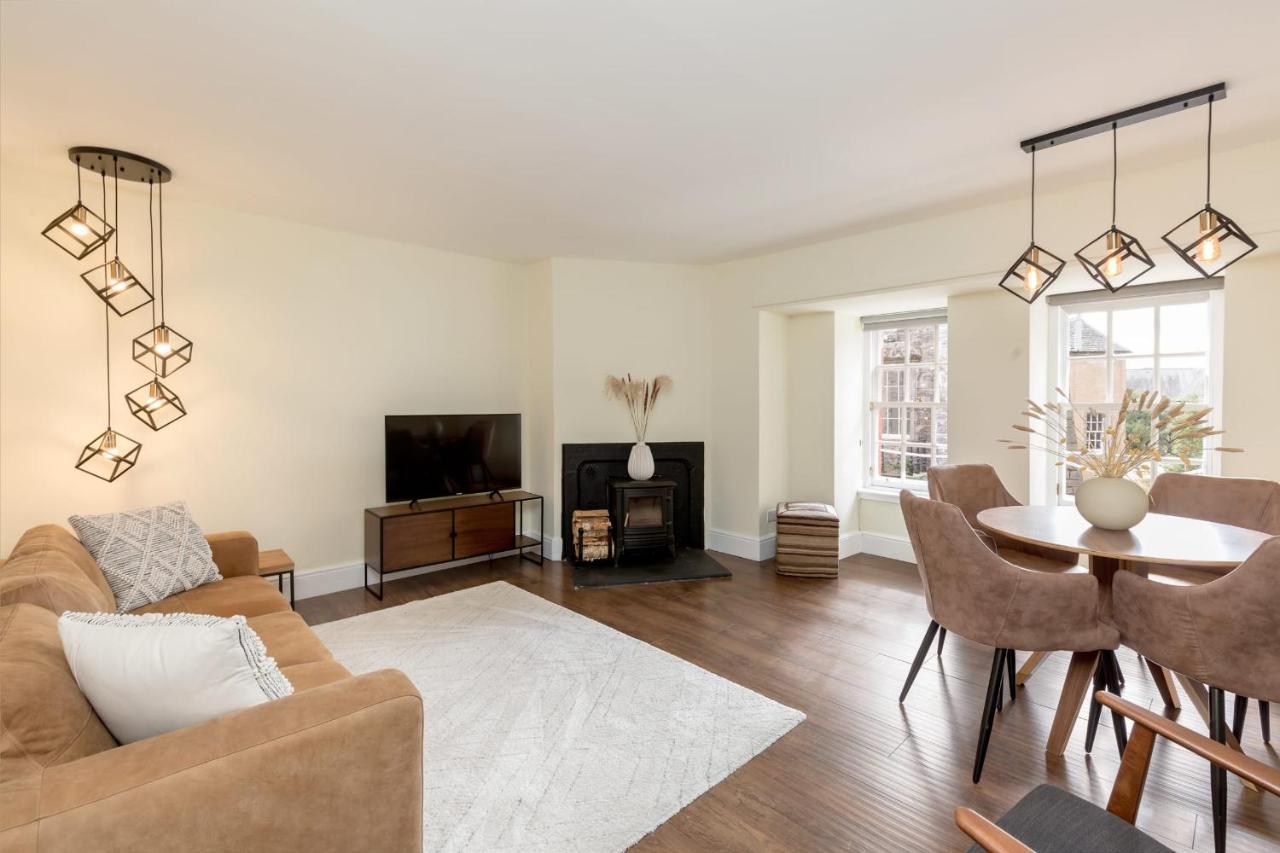 Guestready - Elegant 2Br Period Flat In Oldtown Apartment เอดินบะระ ภายนอก รูปภาพ