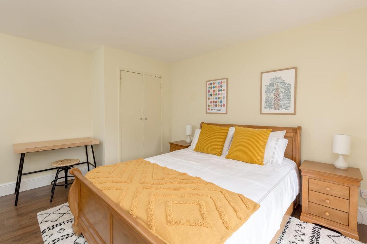 Guestready - Elegant 2Br Period Flat In Oldtown Apartment เอดินบะระ ภายนอก รูปภาพ
