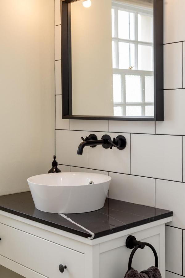 Guestready - Elegant 2Br Period Flat In Oldtown Apartment เอดินบะระ ภายนอก รูปภาพ